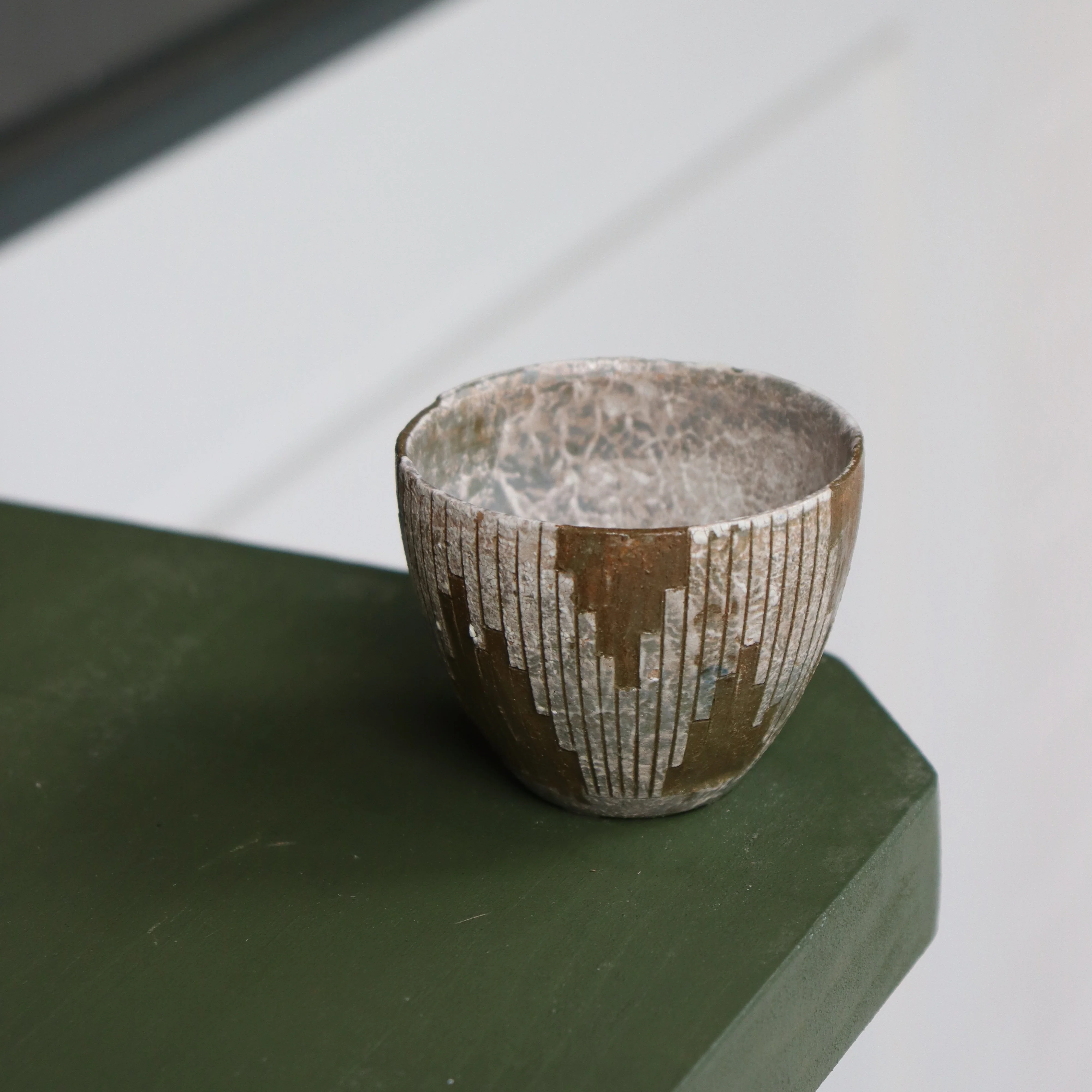 Emui: Handmade Guinomi Cup - Vertical Pattern White-Olive [Available upon request]