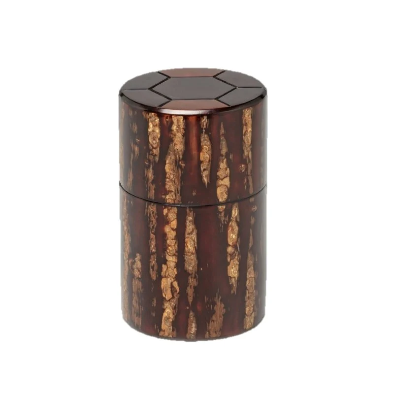 Fujiki Denshiro: Sakura Bark Tea Canister Turtle Shell Engraving by Arakawa Keitaro 総皮茶筒 天亀甲(荒川慶太郎 作)