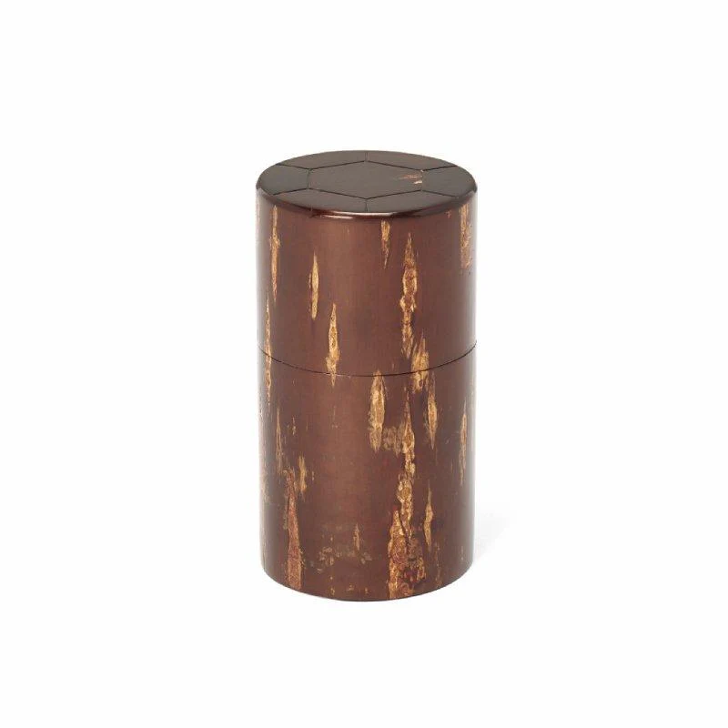 Fujiki Denshiro: Sakura Bark Tea Canister Turtle Shell Engraving by Arakawa Keitaro 総皮茶筒 天亀甲(荒川慶太郎 作) - Image 4