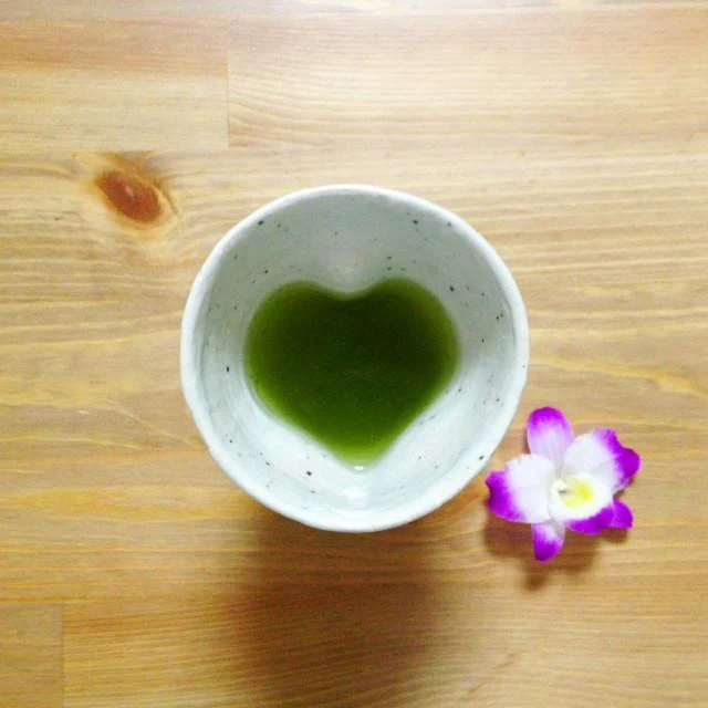 Hiroshi Hirai: Heart Shaped Mug Cup, Yellow Accents - Image 4