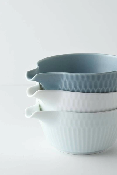 Oda Pottery: Sazanami Design Porcelain Bowl with Pouring Lip (Pale Blue) 小田陶器さざなみ片口小鉢（青白） - Image 4