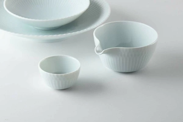 Oda Pottery: Sazanami Design Porcelain Bowl with Pouring Lip (Pale Blue) 小田陶器さざなみ片口小鉢（青白） - Image 7