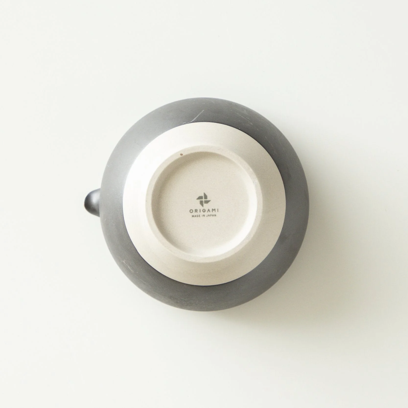 (while stock lasts) Origami Tea Akatsuki Black Minoyaki Porcelain Matcha Bowl with Pouring Lip 抹茶碗 暁月ブラック - Image 3