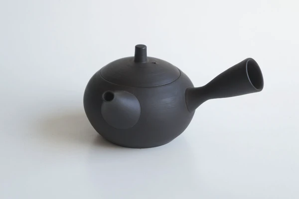 SALIU - Black Tokoname Kyusu Tea Pot -RYO-　急須 凌 - Image 3