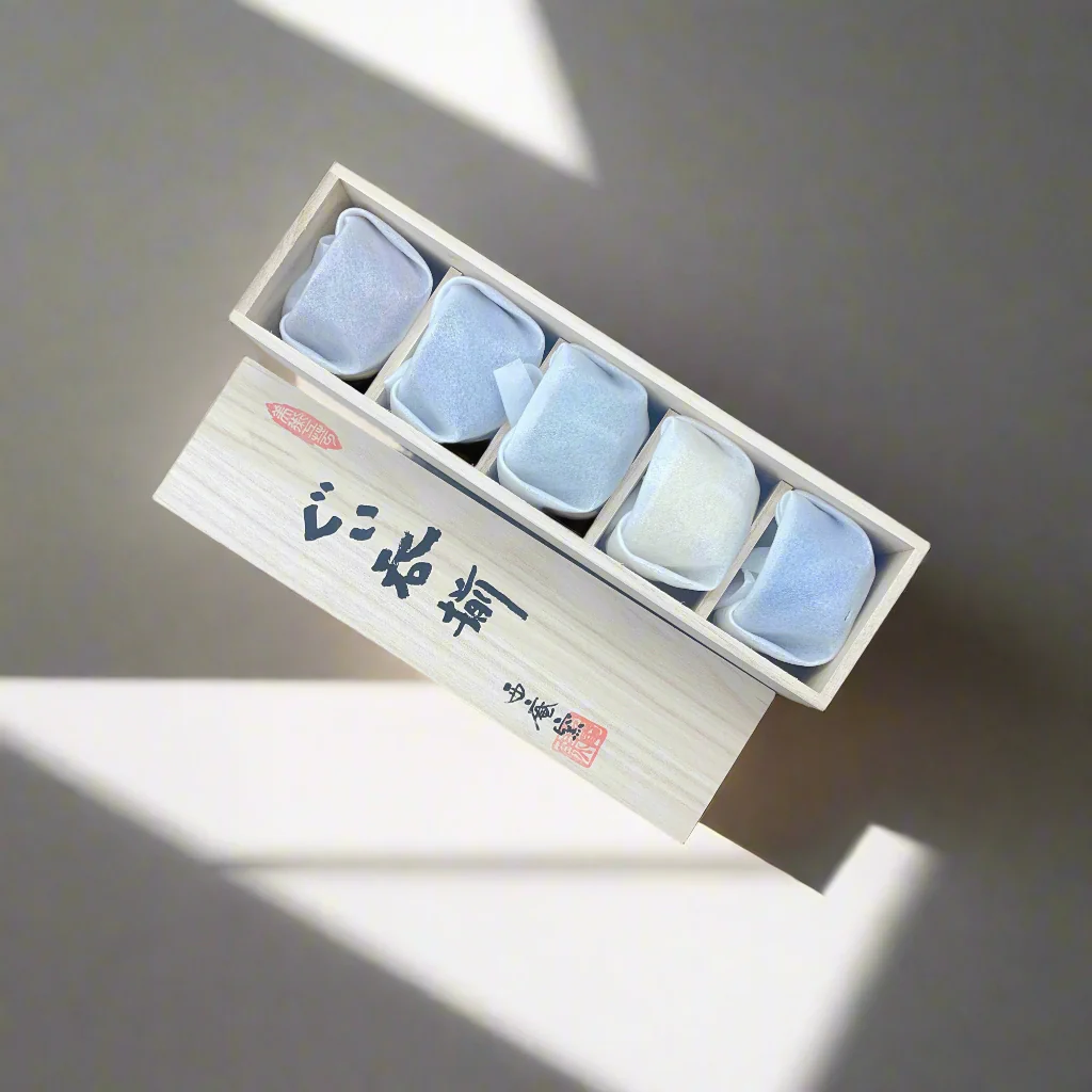 Seiangama: Carved Design Mino-yaki Guinomi Cup 5 Piece Set with Wooden Box 削ぎ五様ぐい呑揃 - Image 5