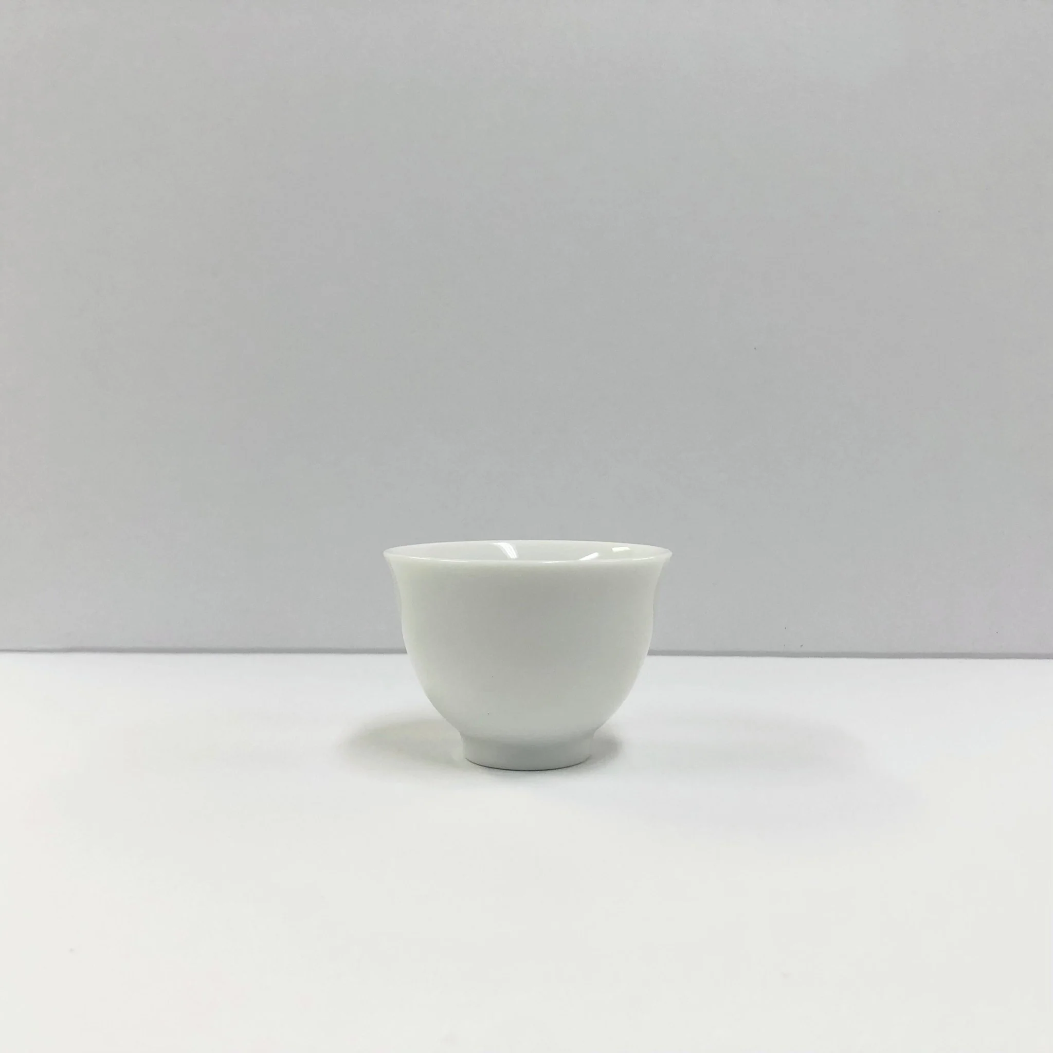Yamatane キ39-29: Tea Professional's White Porcelain Tea Cup - Small 美濃焼 湯呑み(小) - Image 4