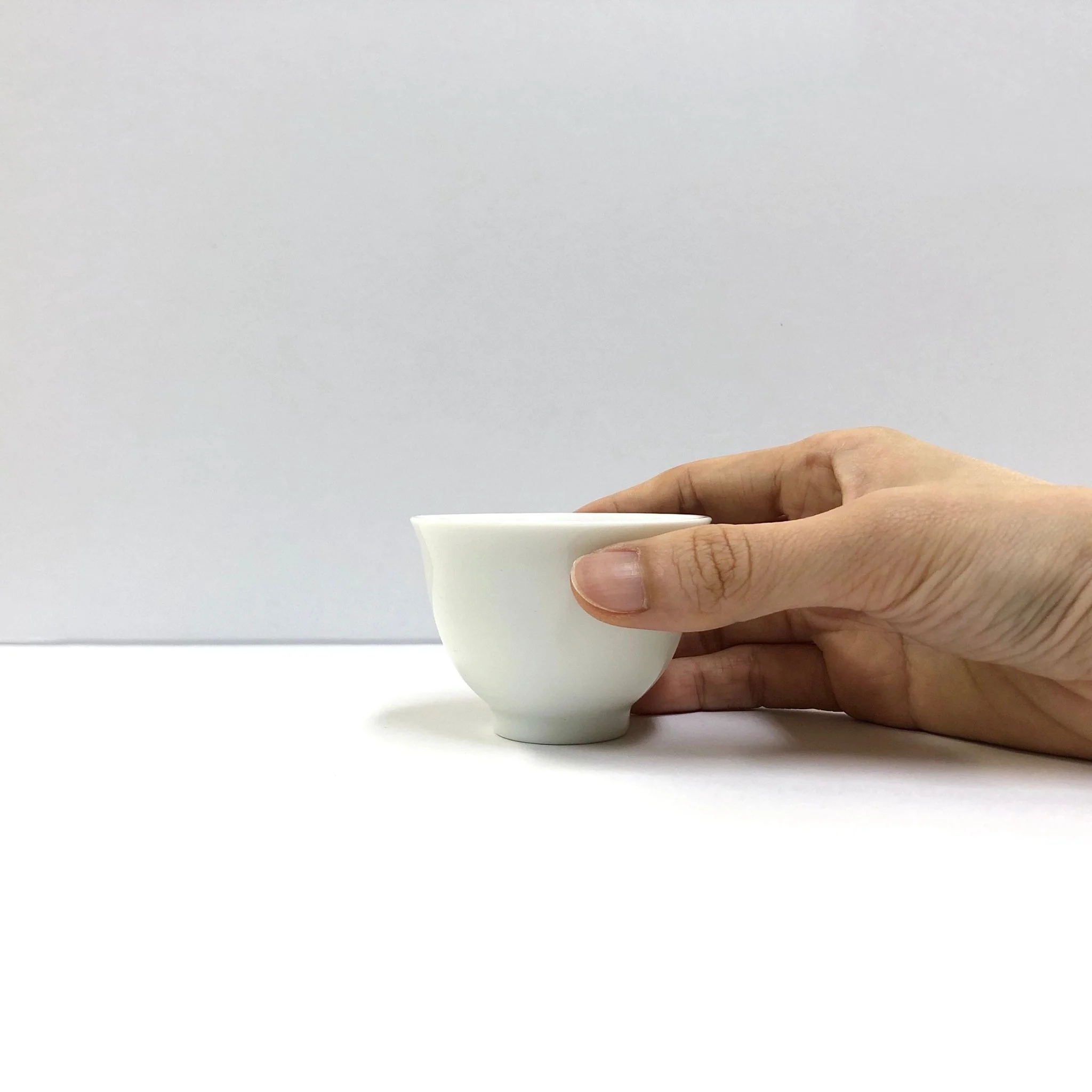 Yamatane キ39-29: Tea Professional's White Porcelain Tea Cup - Small 美濃焼 湯呑み(小) - Image 5