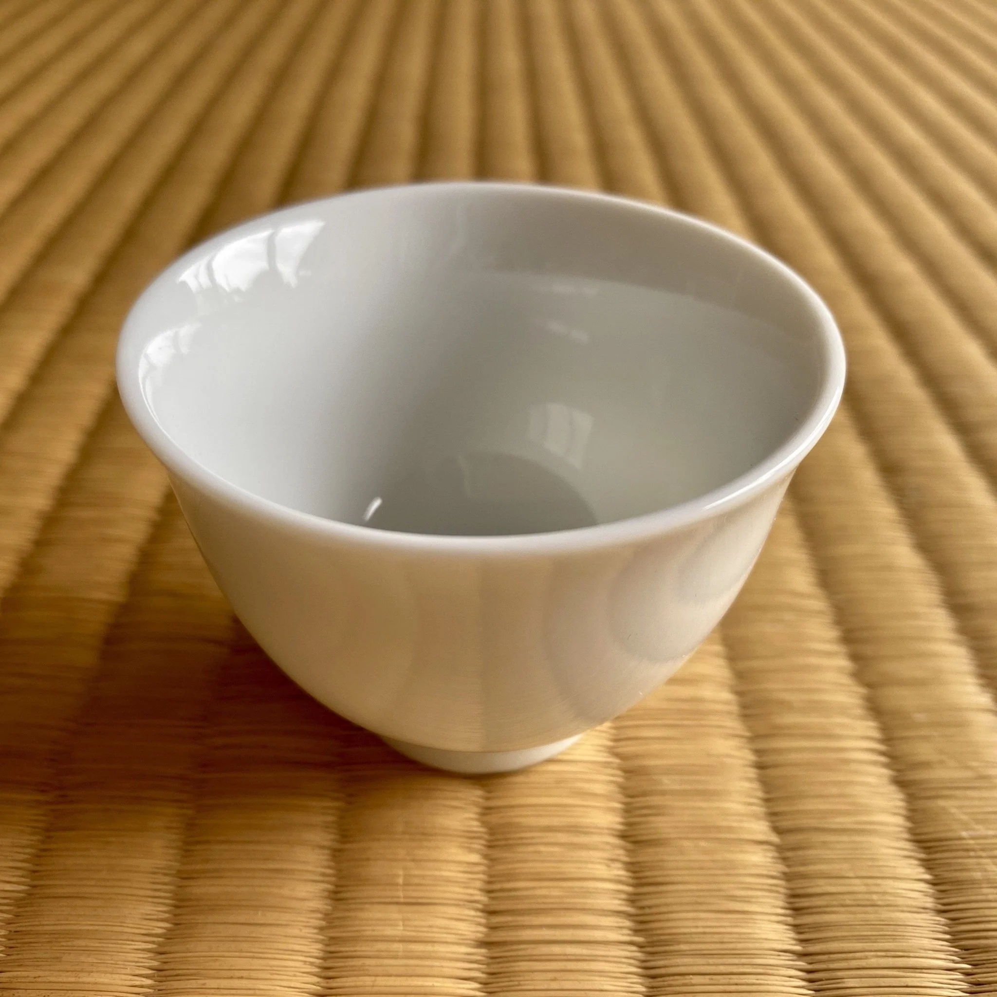 Yamatane キ39-29: Tea Professional's White Porcelain Tea Cup - Small 美濃焼 湯呑み(小) - Image 6